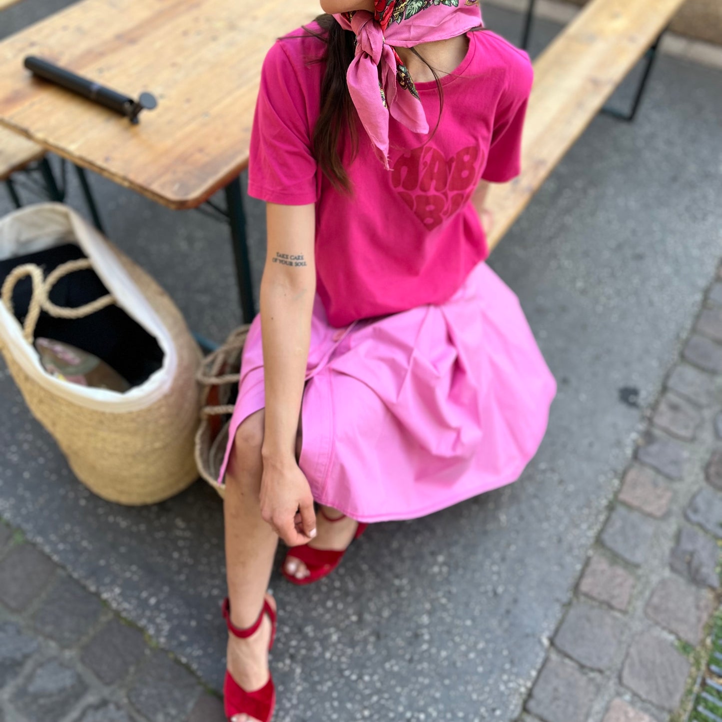 TEE SHIRT- CROP TOP- HEAT- FUSCHIA "HABIBI"